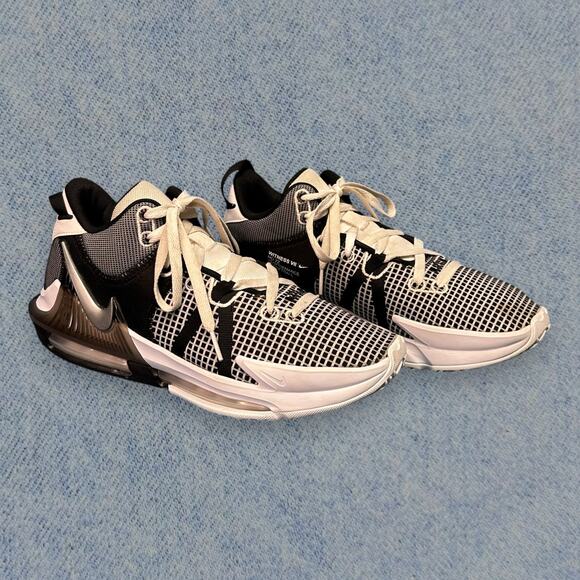 Nike LeBron Witness 7 Basketball Shoes – Black/White, Men’s Size 9.5